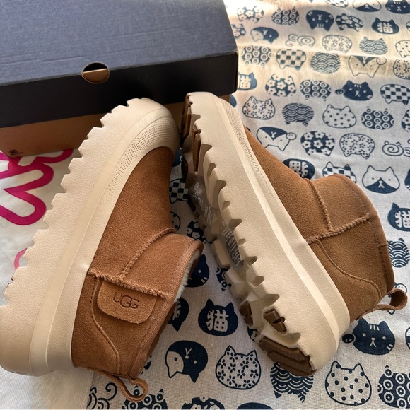 Ugg Neumel Moc 3.0 Series Fleece-Lined Platform Ankle Boots - Picture 3 of 8